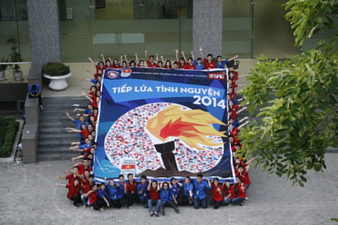 Sinh viên Ngoại thương tiếp lửa tình nguyện 2014 - ảnh 1